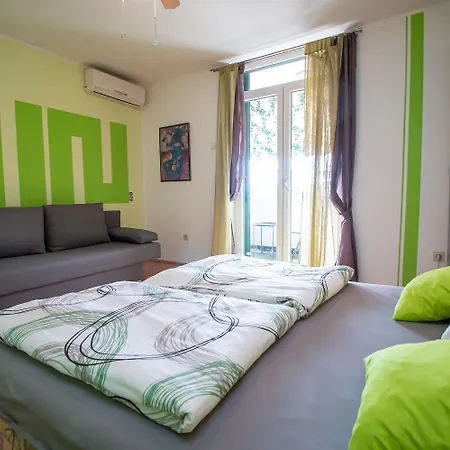 Modernes Nur 50 Meter Zum Zentrum Von Mit Privatparkplatz Apartment