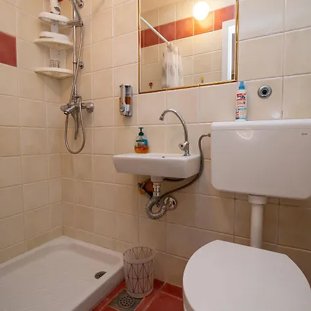 Appartement Modernes Nur 50 Meter Zum Zentrum Von Mit Privatparkplatz