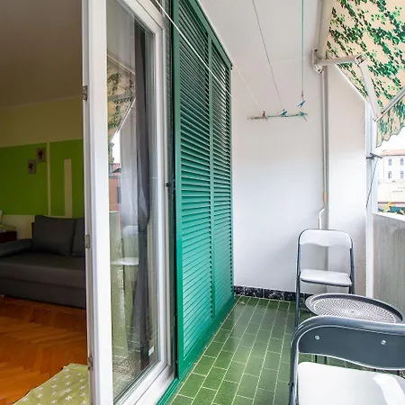 Appartement Modernes Nur 50 Meter Zum Zentrum Von Mit Privatparkplatz *