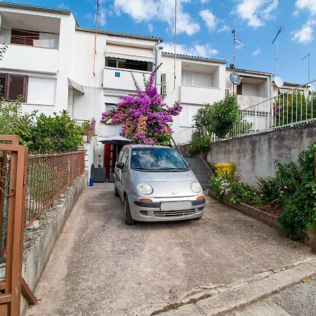 Modernes Nur 50 Meter Zum Zentrum Von Mit Privatparkplatz Apartment Rovinj