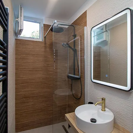 Appartement Modernes Nur 50 Meter Zum Zentrum Von Mit Privatparkplatz Rovinj