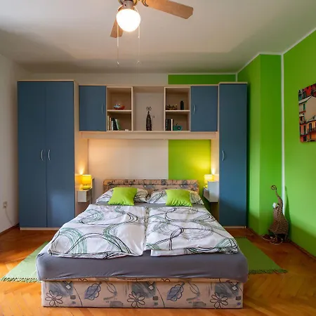 Appartement Modernes Nur 50 Meter Zum Zentrum Von Mit Privatparkplatz