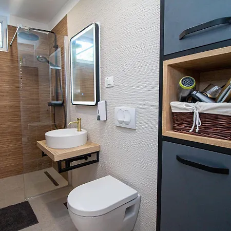 Modernes Nur 50 Meter Zum Zentrum Von Mit Privatparkplatz Apartment Rovinj