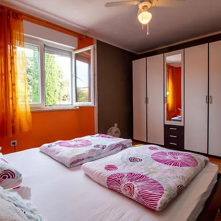 Modernes Nur 50 Meter Zum Zentrum Von Mit Privatparkplatz Daire *