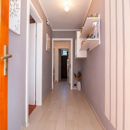 Modernes Nur 50 Meter Zum Zentrum Von Mit Privatparkplatz Apartment Rovinj