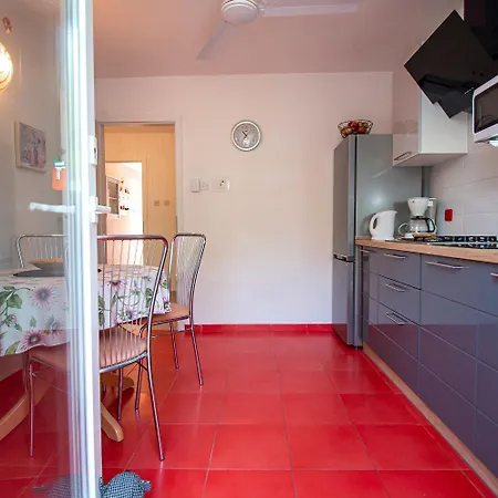 Appartement Modernes Nur 50 Meter Zum Zentrum Von Mit Privatparkplatz *