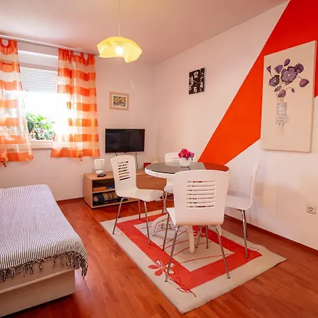 Modernes Nur 50 Meter Zum Zentrum Von Mit Privatparkplatz Rovinj