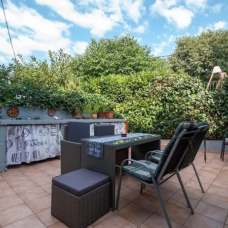 Modernes Nur 50 Meter Zum Zentrum Von Mit Privatparkplatz Apartment Rovinj